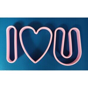 Cookie Cutters new Avon I Heart U 3 Piece set Pink